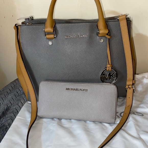 Michael Kors Satchel MD Sutton & Wallet - Picture 2 of 8
